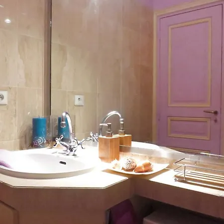 Charming Loft Spirit In Montmartre